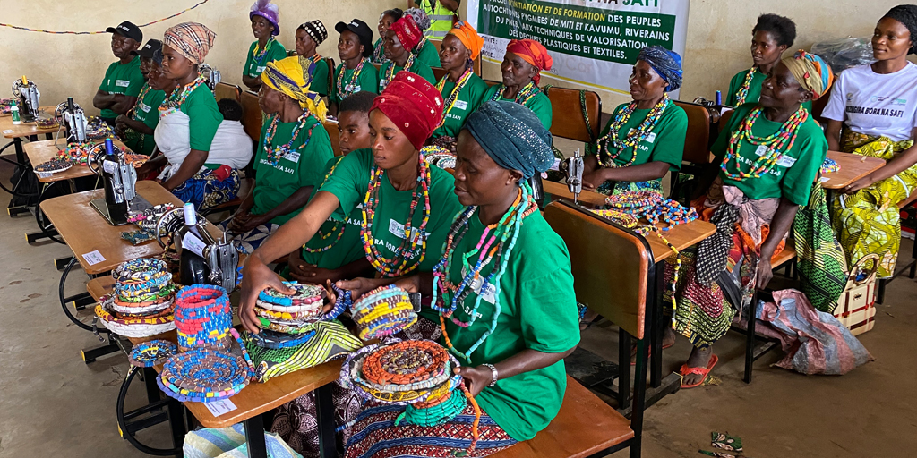 Congolese women make Plastycor recycled products.